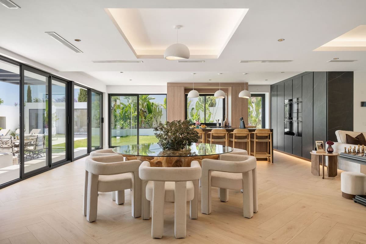 Detached Villa in Bel Air — photo 7 of 10