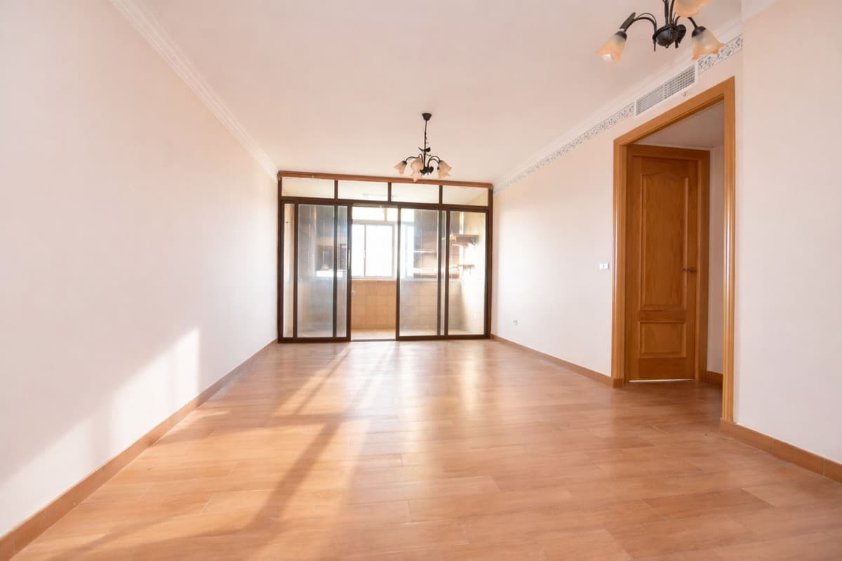 Middle Floor Apartment in Málaga Centro — photo 1 of 10