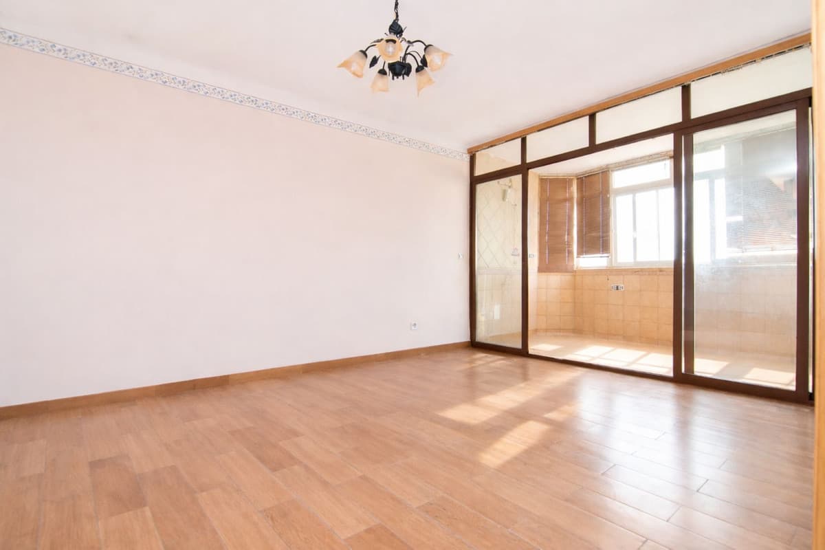 Middle Floor Apartment in Málaga Centro — photo 2 of 10