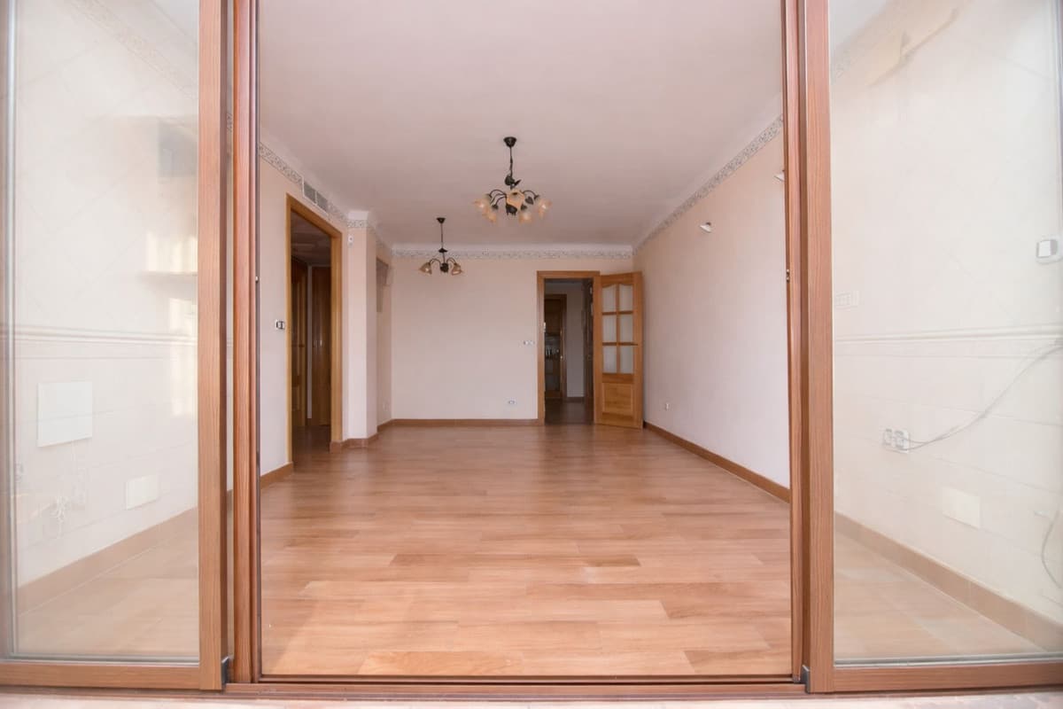 Middle Floor Apartment in Málaga Centro — photo 4 of 10