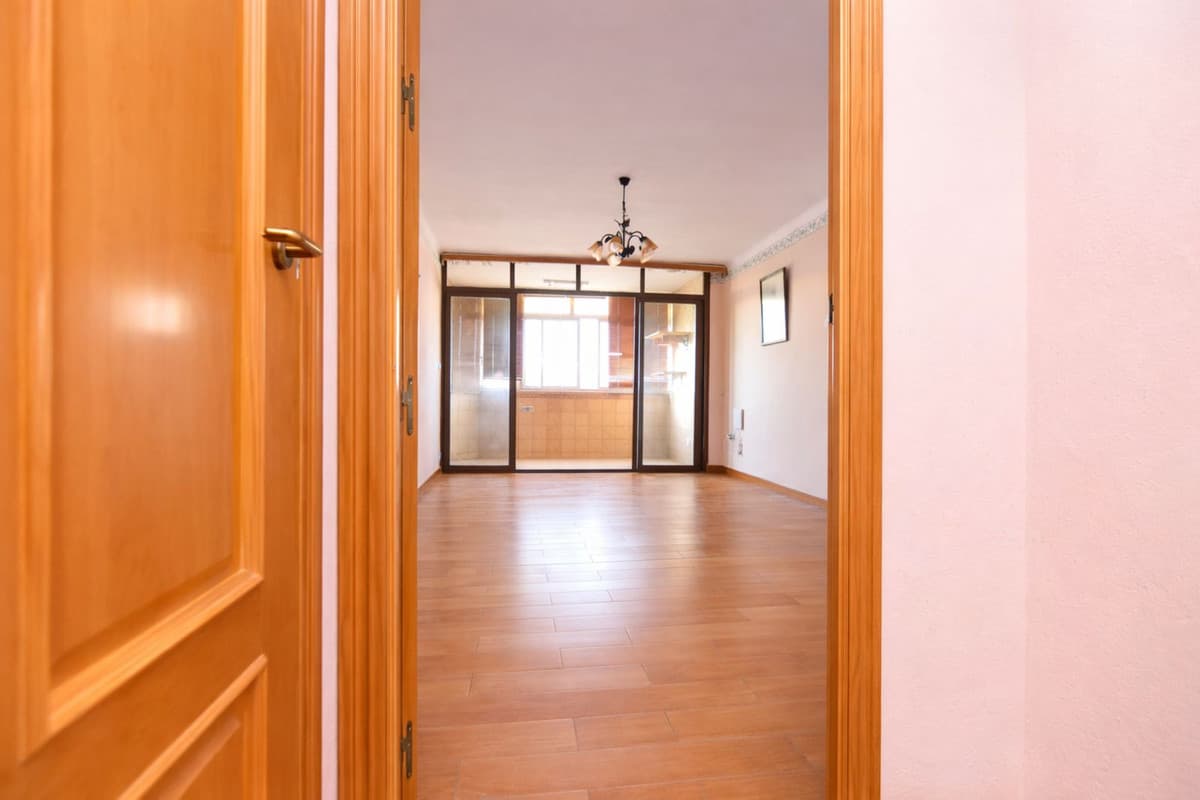 Middle Floor Apartment in Málaga Centro — photo 5 of 10
