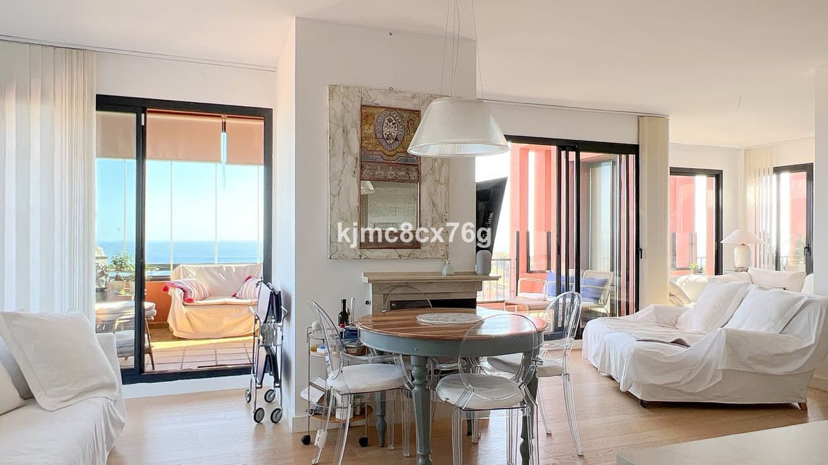 Middle Floor Apartment in Calahonda — photo 10 of 10