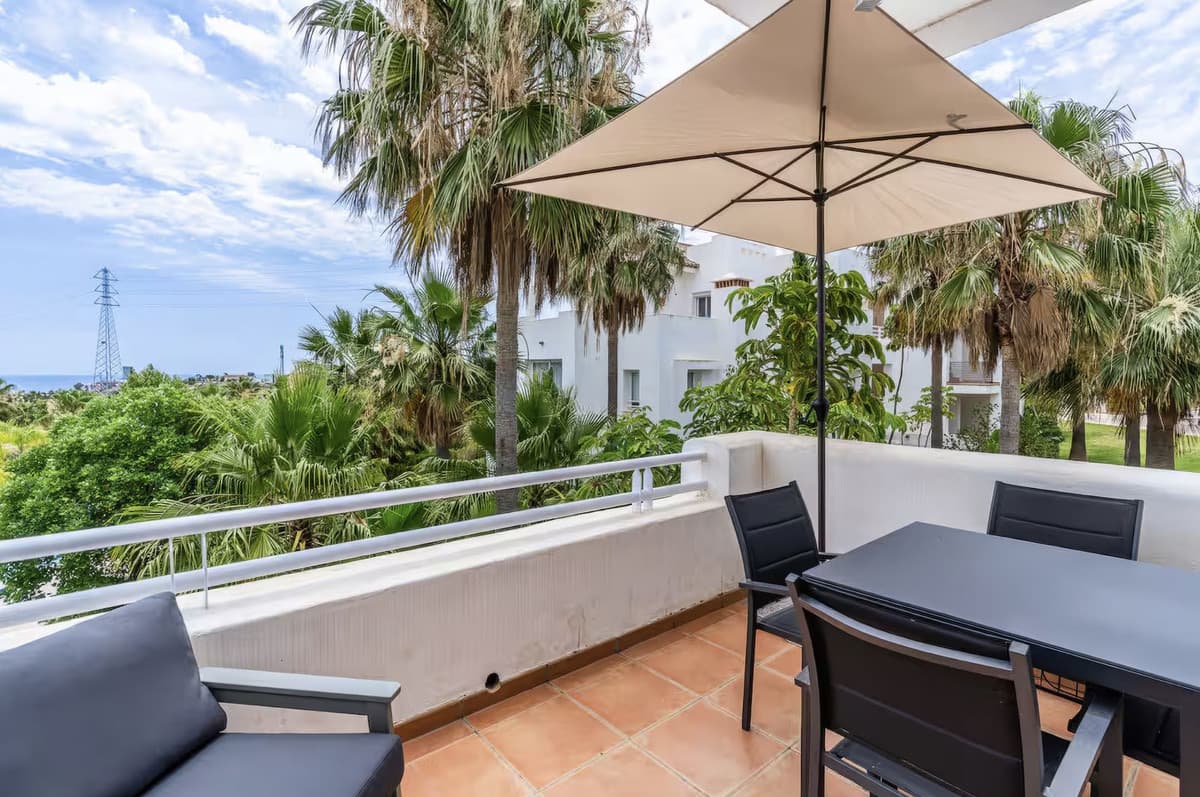 Middle Floor Apartment in Estepona — photo 3 of 10
