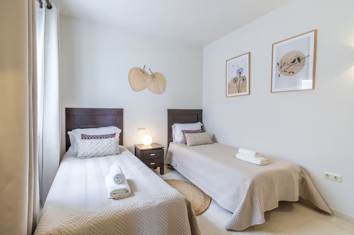 Middle Floor Apartment in Estepona — photo 8 of 10