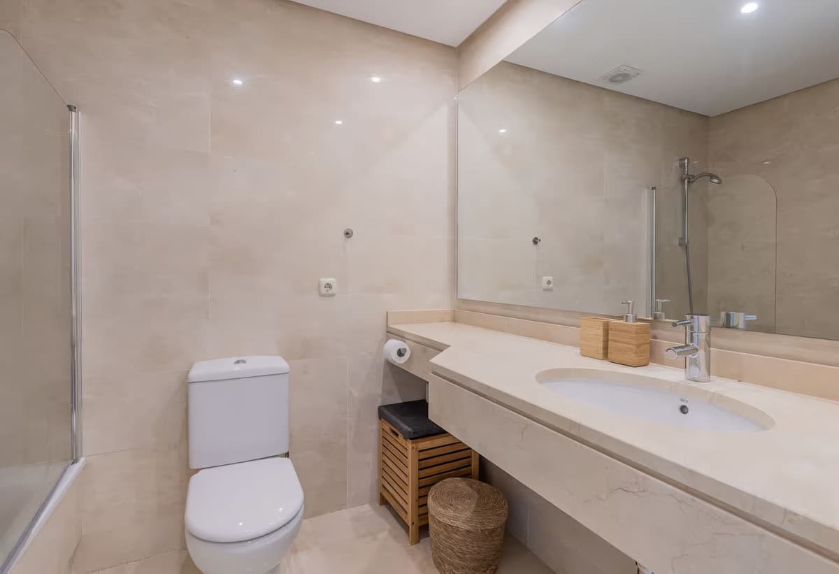 Middle Floor Apartment in Estepona — photo 9 of 10