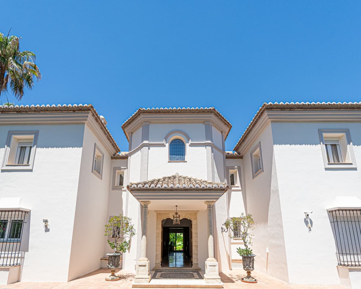 Detached Villa in El Paraiso — photo 2 of 10