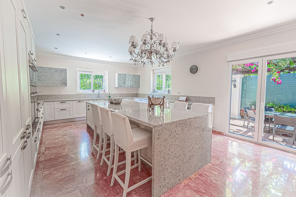 Detached Villa in El Paraiso — photo 6 of 10