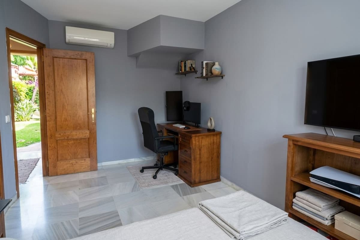 Townhouse in Río Real — photo 9 of 10