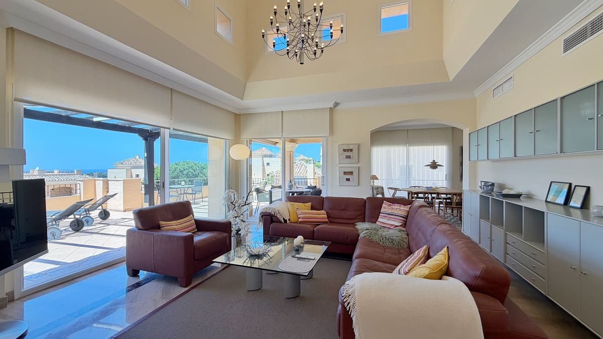 Penthouse Duplex in Elviria — photo 1 of 10