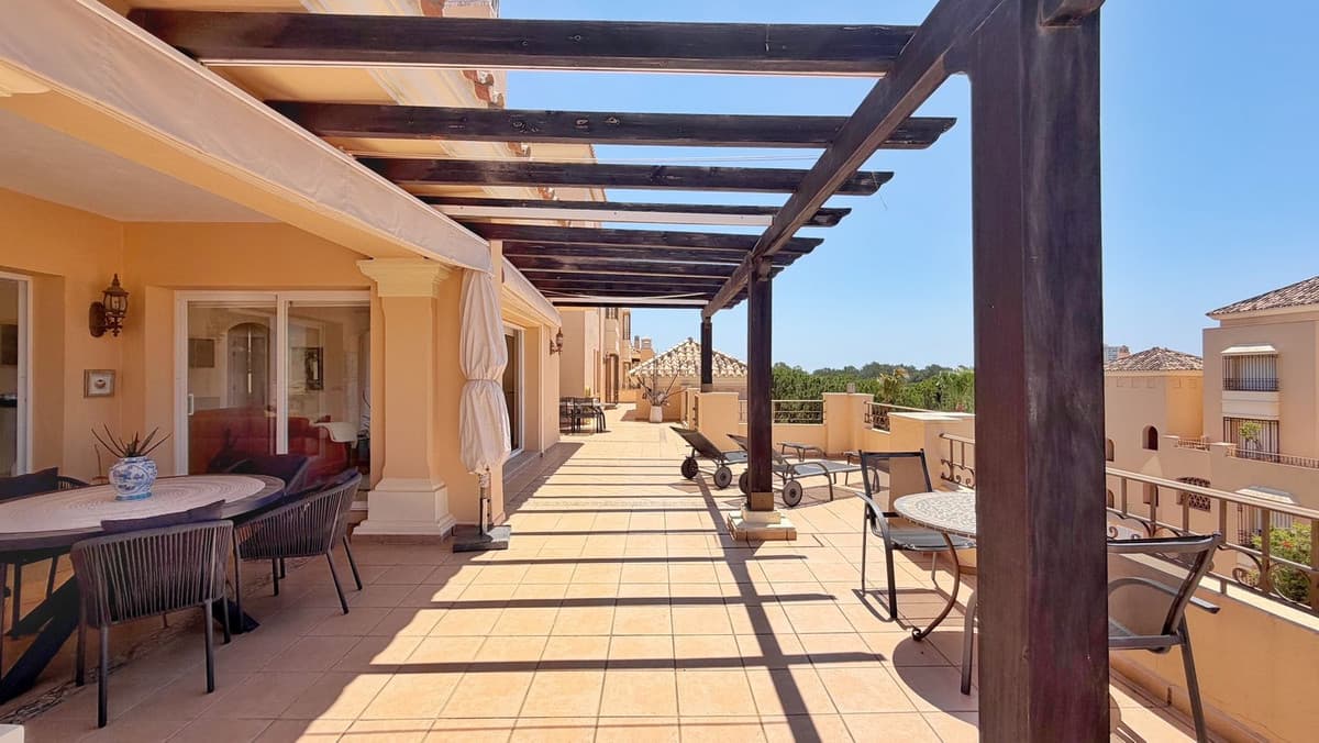 Penthouse Duplex in Elviria — photo 2 of 10