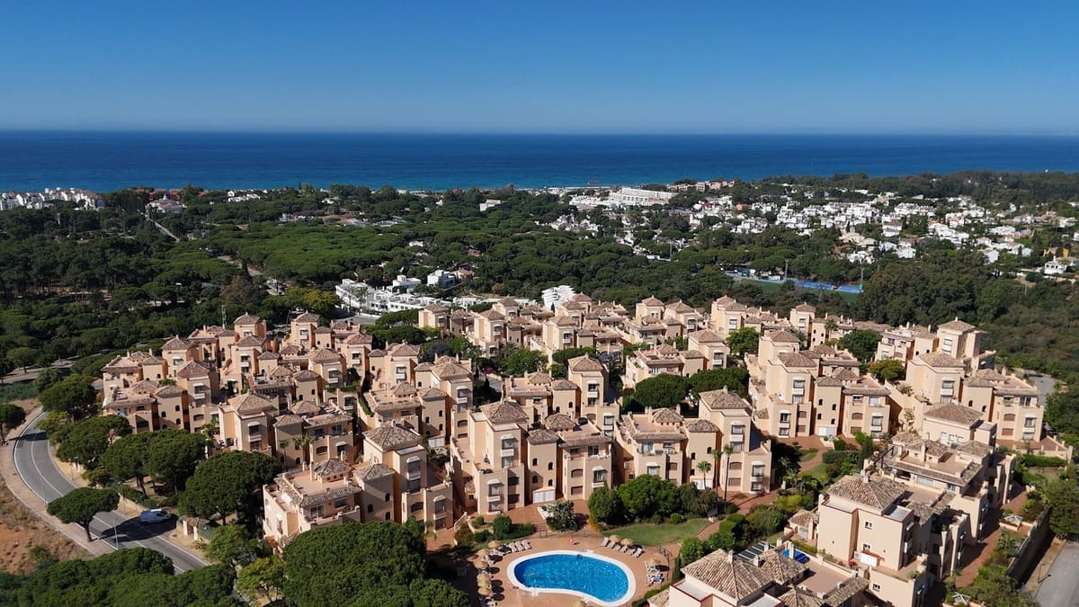 Penthouse Duplex in Elviria — photo 3 of 10