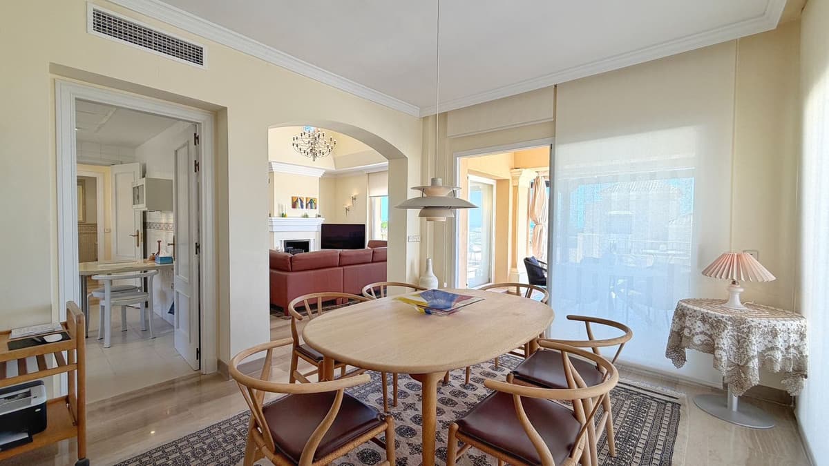 Penthouse Duplex in Elviria — photo 4 of 10