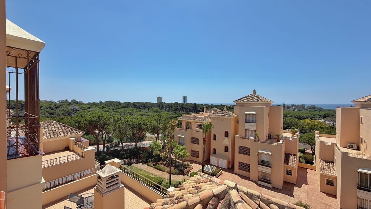 Penthouse Duplex in Elviria — photo 8 of 10