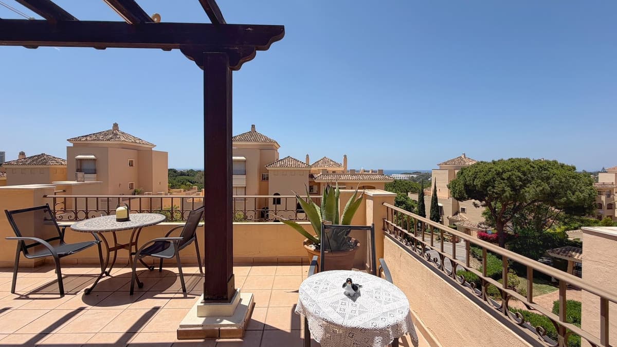 Penthouse Duplex in Elviria — photo 9 of 10