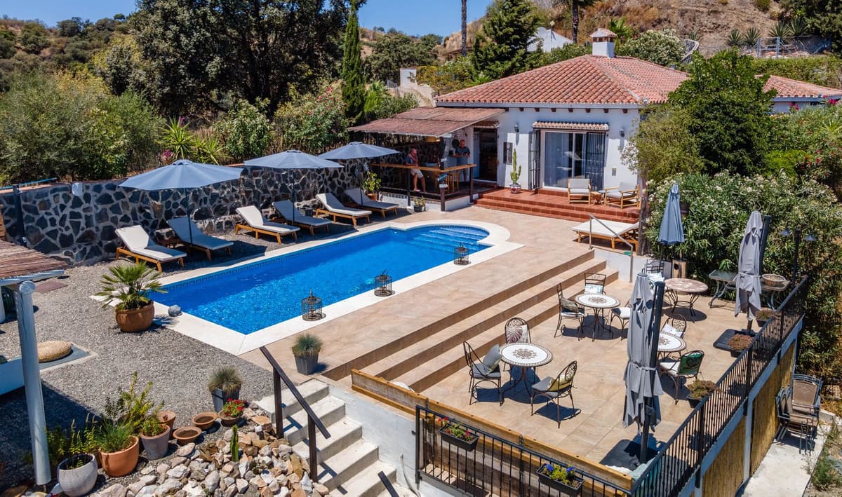 Detached Villa in Alhaurín el Grande — photo 1 of 10
