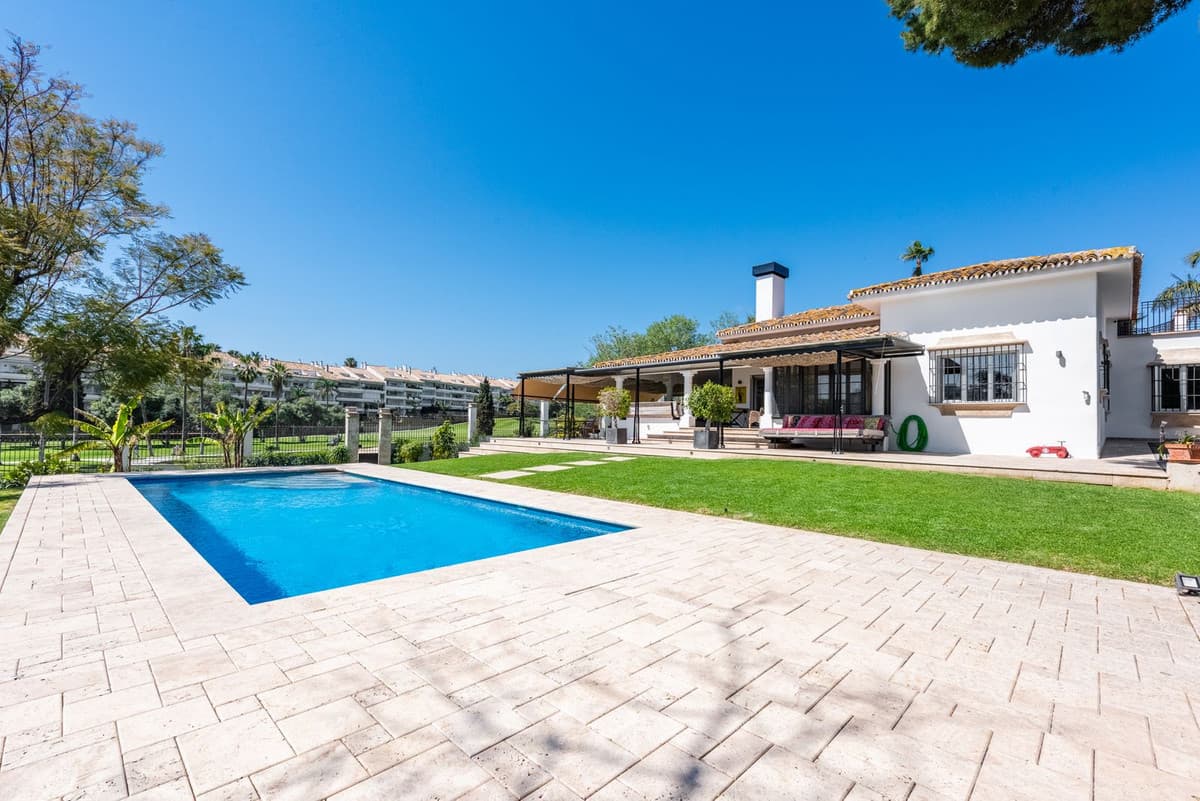 Detached Villa in San Pedro de Alcántara — photo 4 of 10