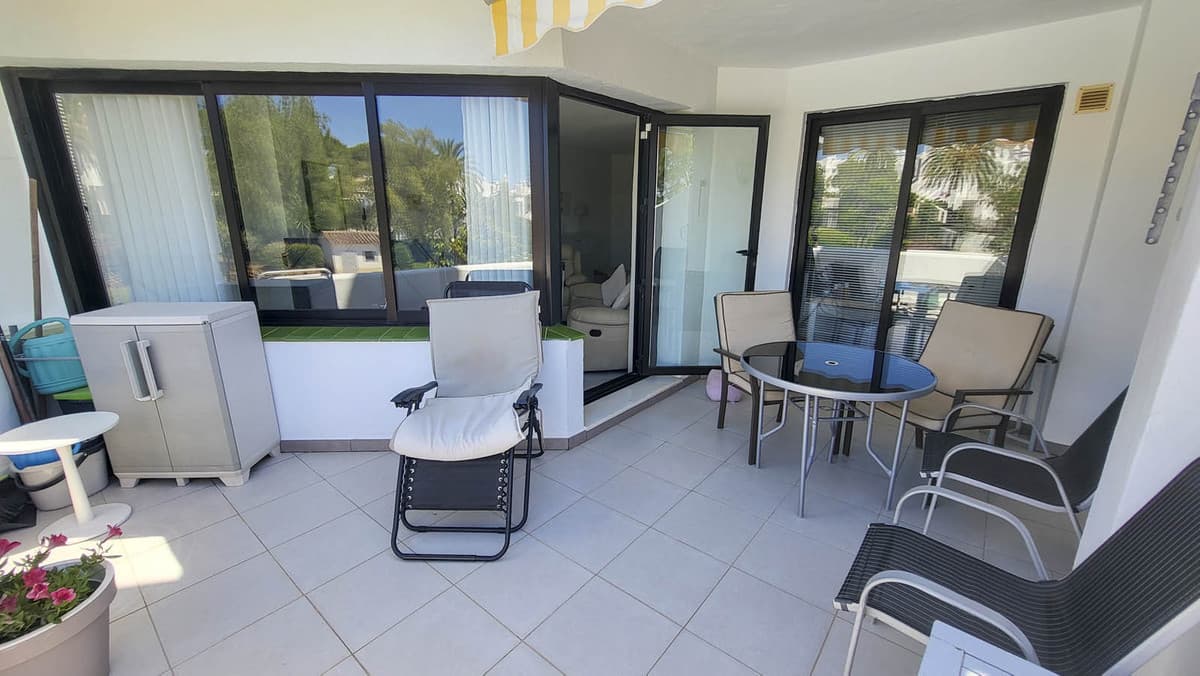 Middle Floor Apartment in Calahonda — photo 9 of 10