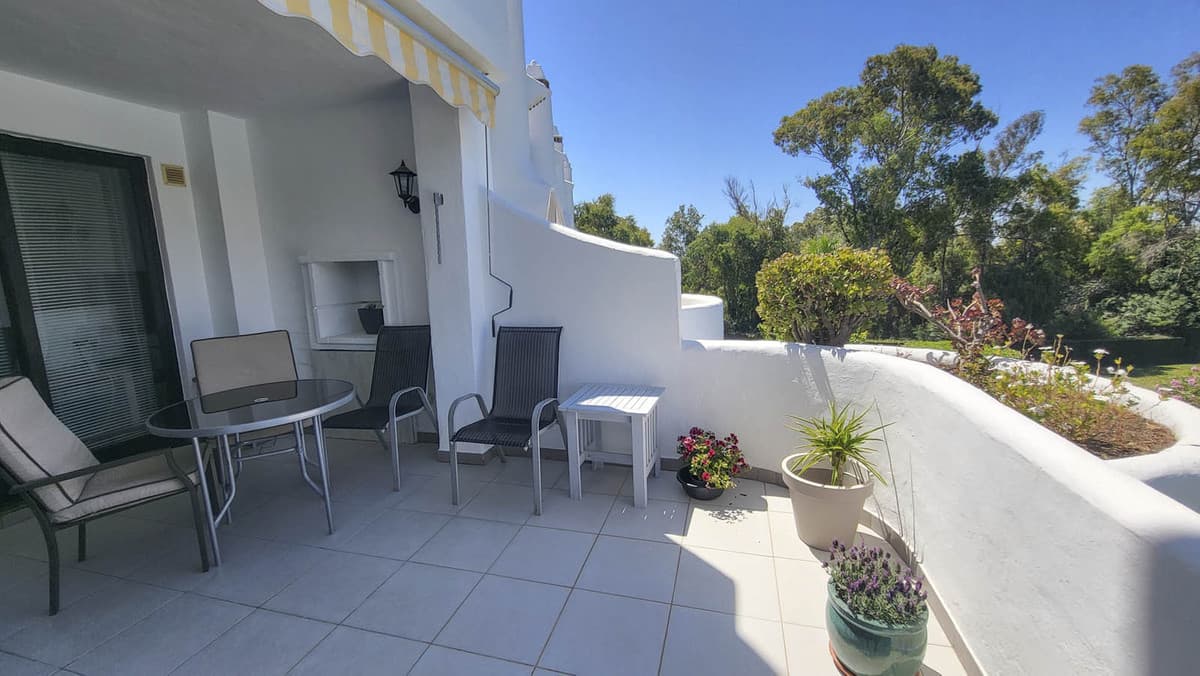 Middle Floor Apartment in Calahonda — photo 10 of 10