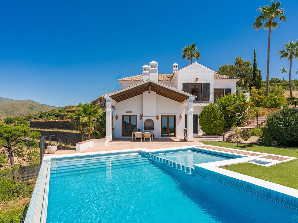 Detached Villa in Benahavís — photo 2 of 10