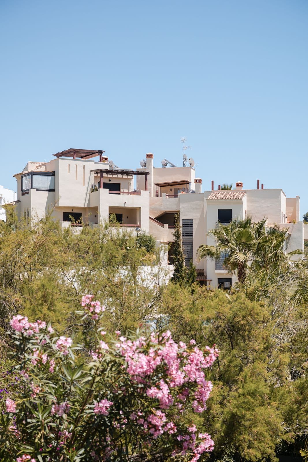 Middle Floor Apartment in Estepona — photo 3 of 10