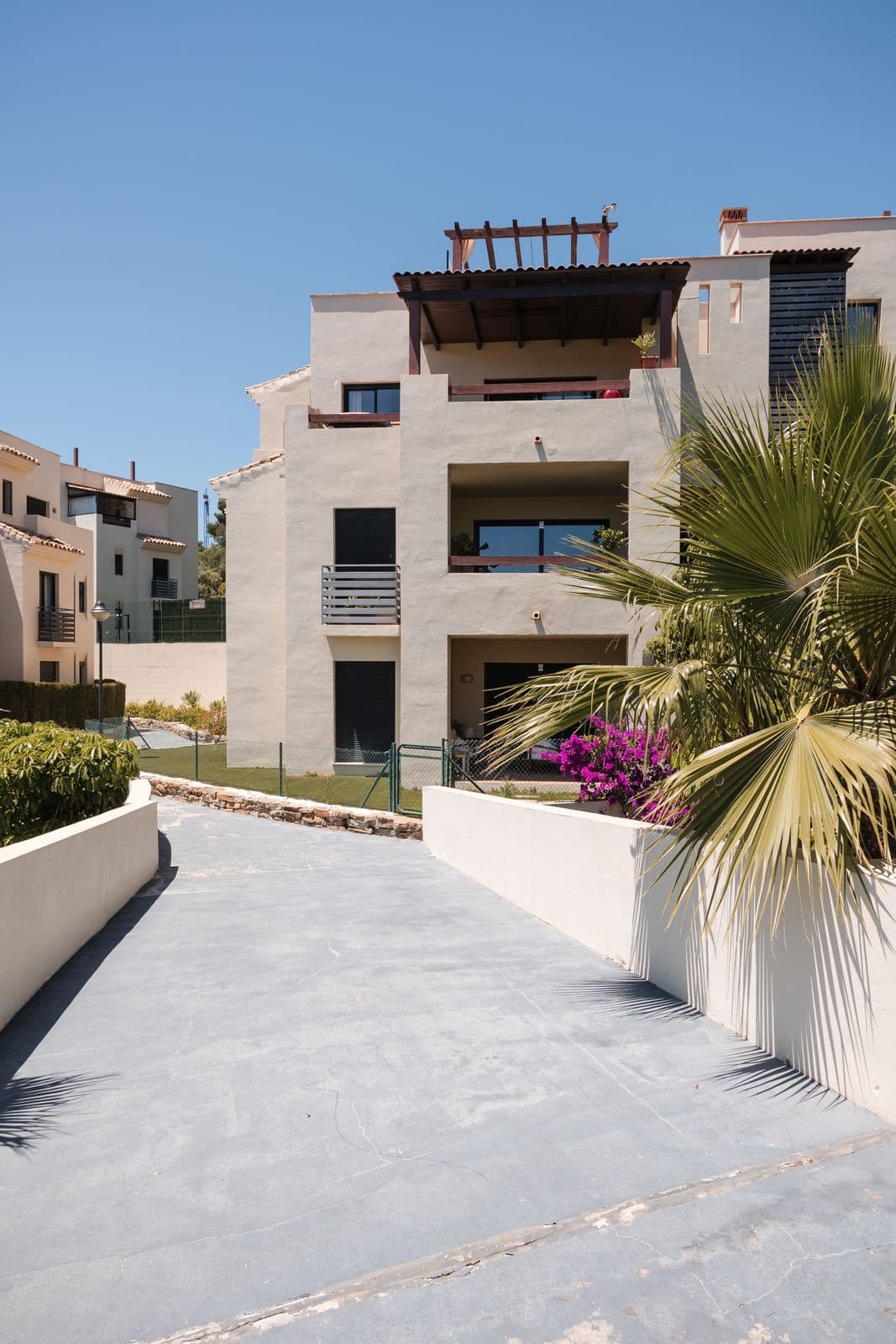 Middle Floor Apartment in Estepona — photo 5 of 10