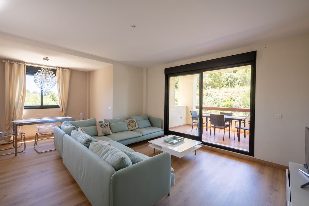Middle Floor Apartment in Estepona — photo 7 of 10