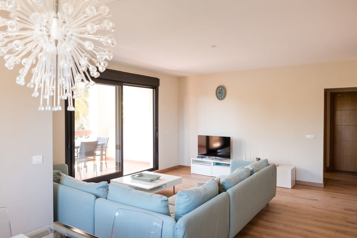 Middle Floor Apartment in Estepona — photo 8 of 10