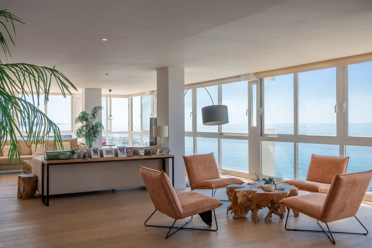 Middle Floor Apartment in Marbella — photo 1 of 10