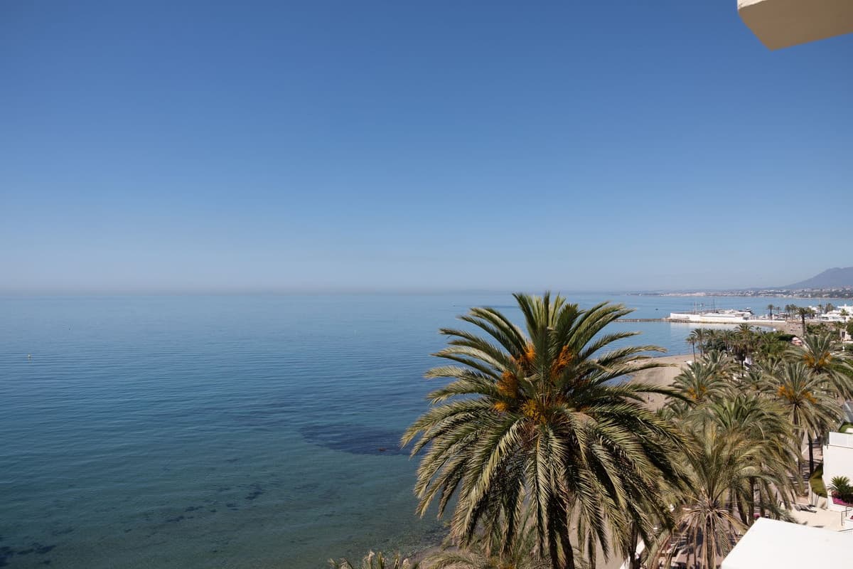 Middle Floor Apartment in Marbella — photo 10 of 10
