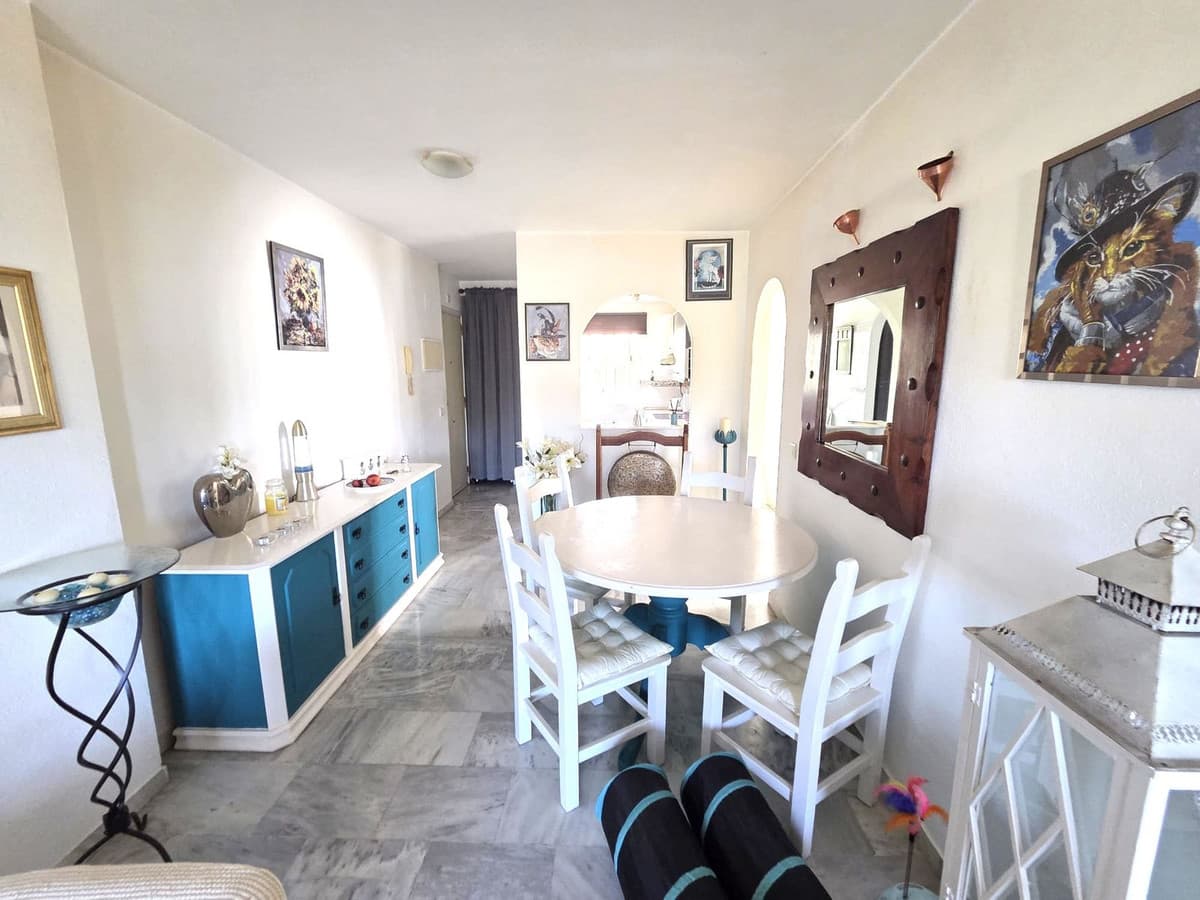 Middle Floor Apartment in Miraflores — photo 4 of 10