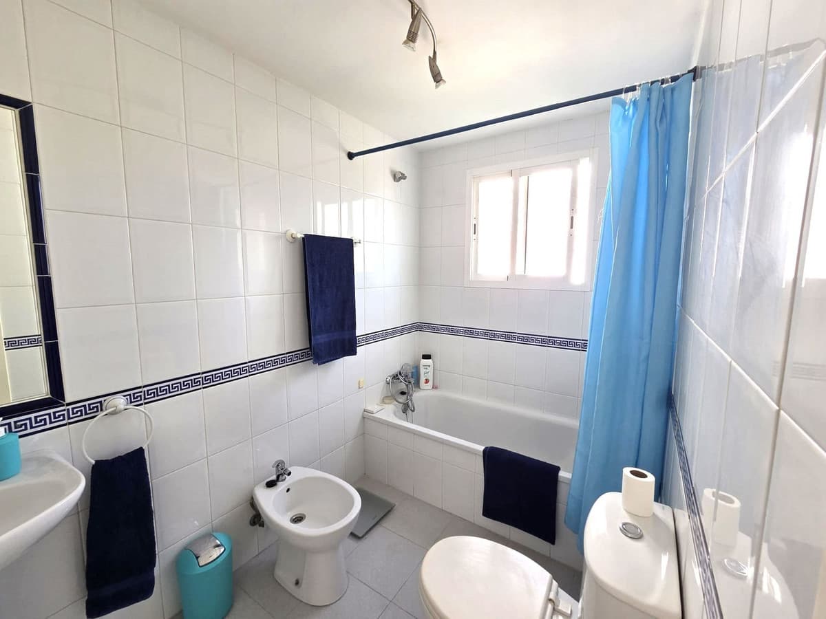 Middle Floor Apartment in Miraflores — photo 9 of 10