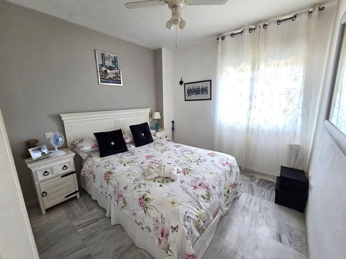 Middle Floor Apartment in Miraflores — photo 10 of 10