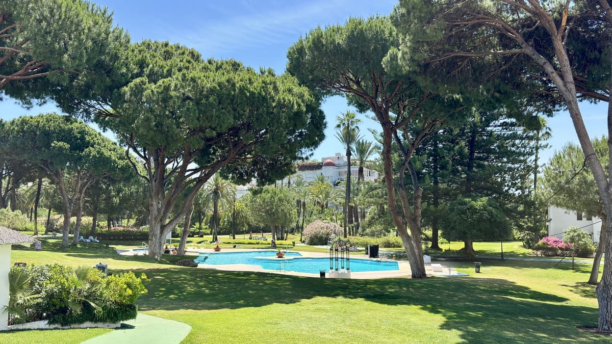 Middle Floor Apartment in Puerto Banús — photo 1 of 10