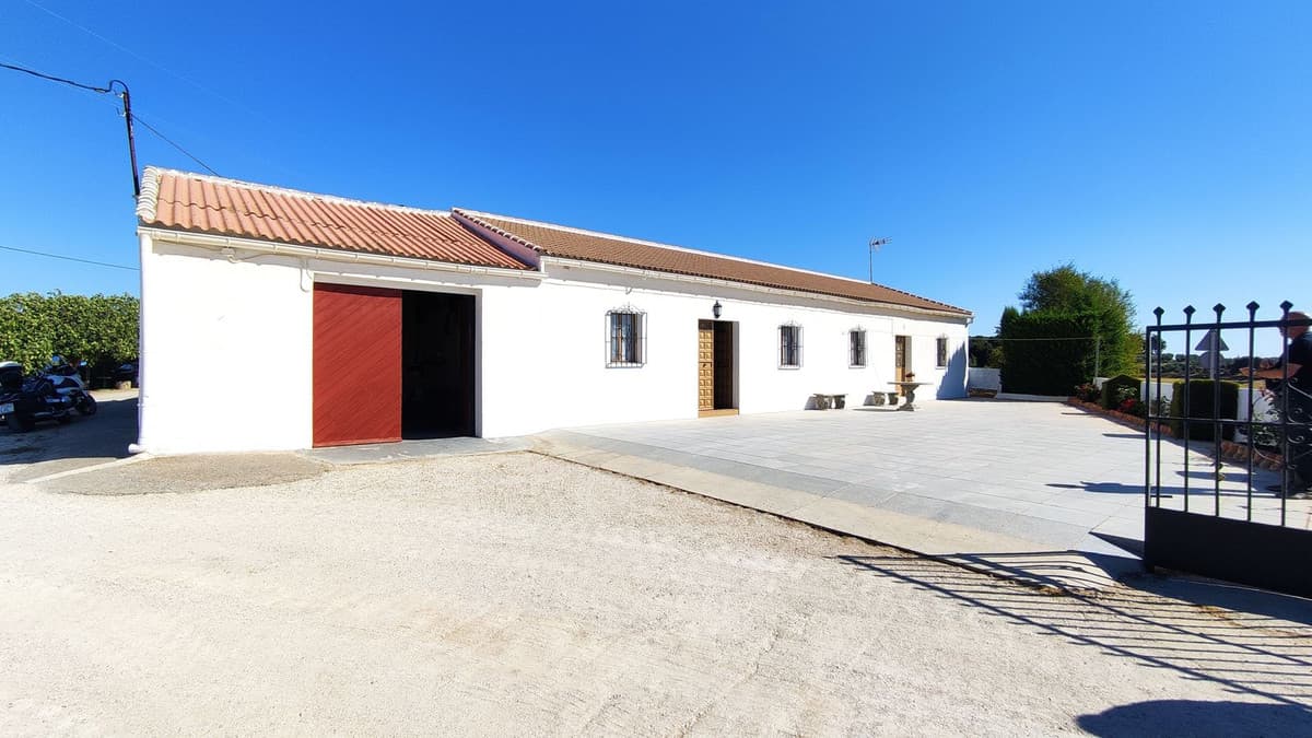 Cortijo in Ronda — photo 1 of 10