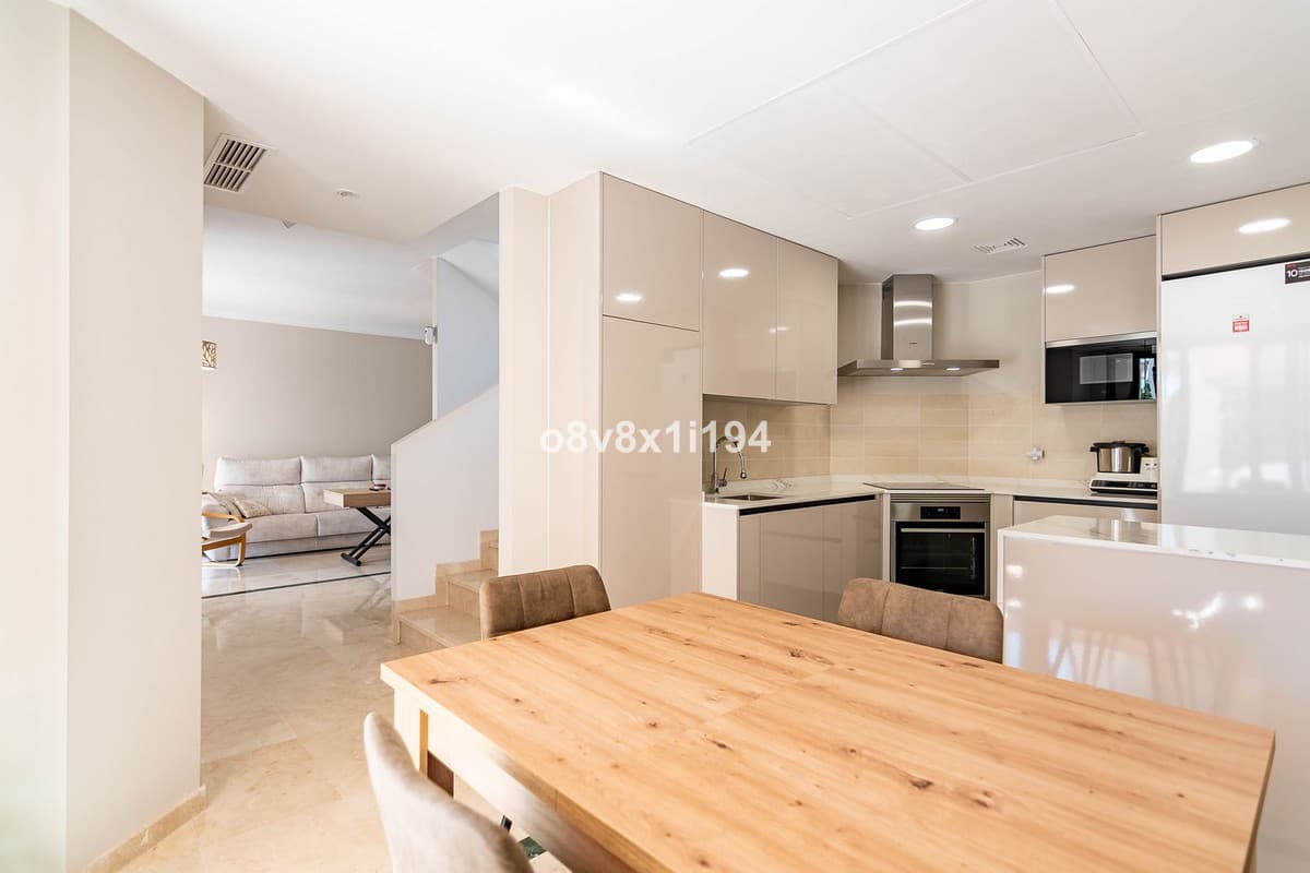 Semi-Detached House in Casares — photo 1 of 10