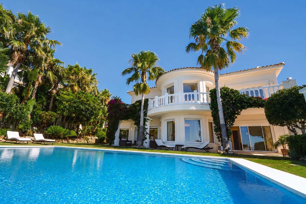 Detached Villa in Marbella — photo 1 of 10