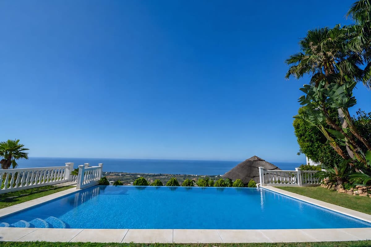 Detached Villa in Marbella — photo 2 of 10