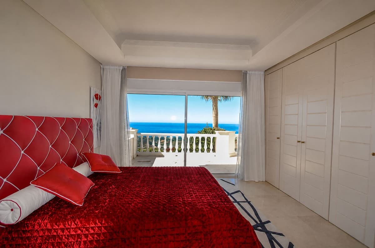 Detached Villa in Marbella — photo 3 of 10