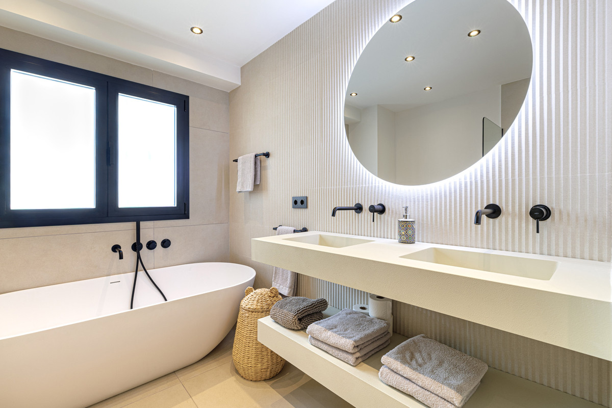Middle Floor Apartment in Marbella — photo 5 of 10