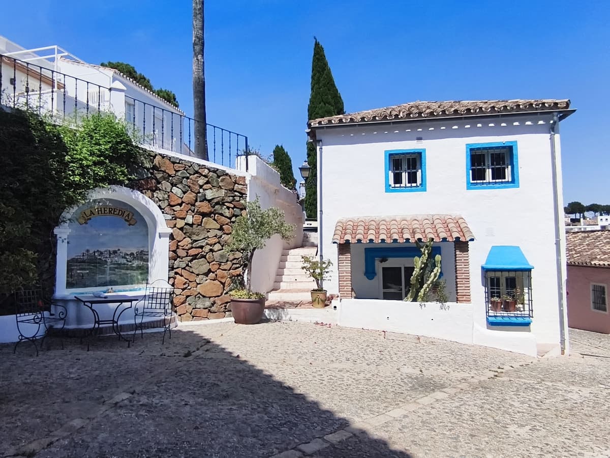 Detached Villa in El Madroñal — photo 2 of 10