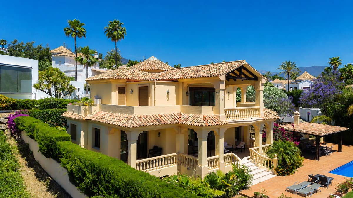 Detached Villa in La Quinta — photo 2 of 10