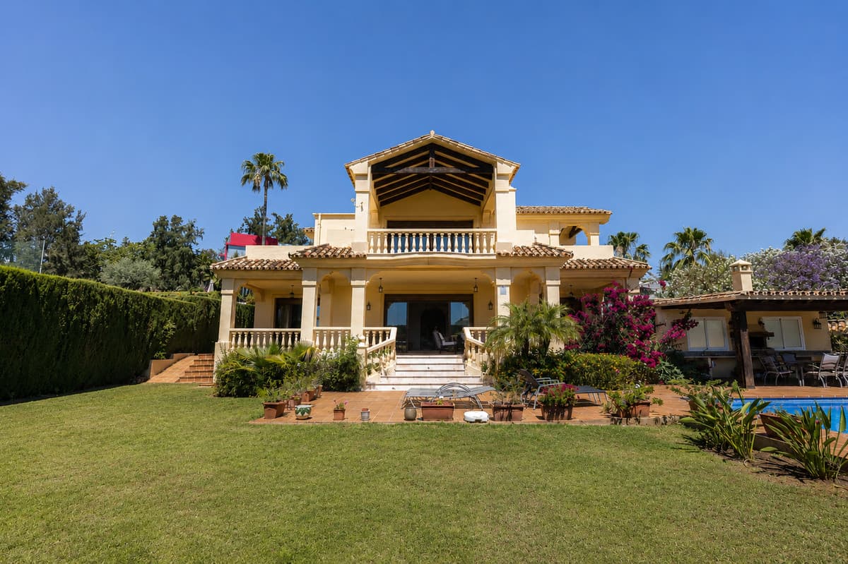 Detached Villa in La Quinta — photo 3 of 10