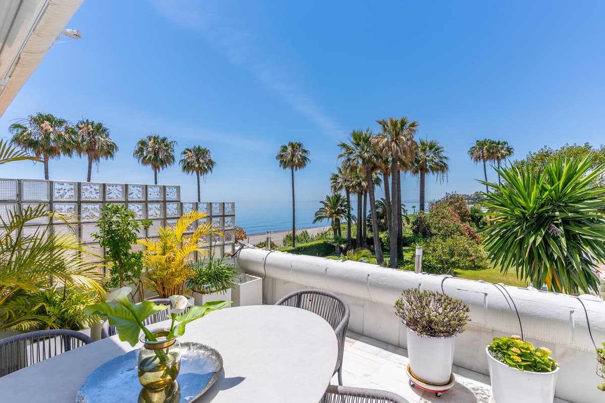 Middle Floor Apartment in Estepona — photo 1 of 10