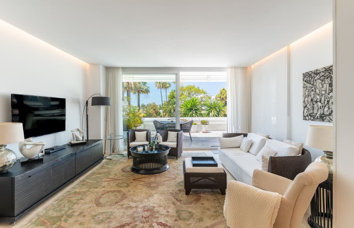 Middle Floor Apartment in Estepona — photo 7 of 10