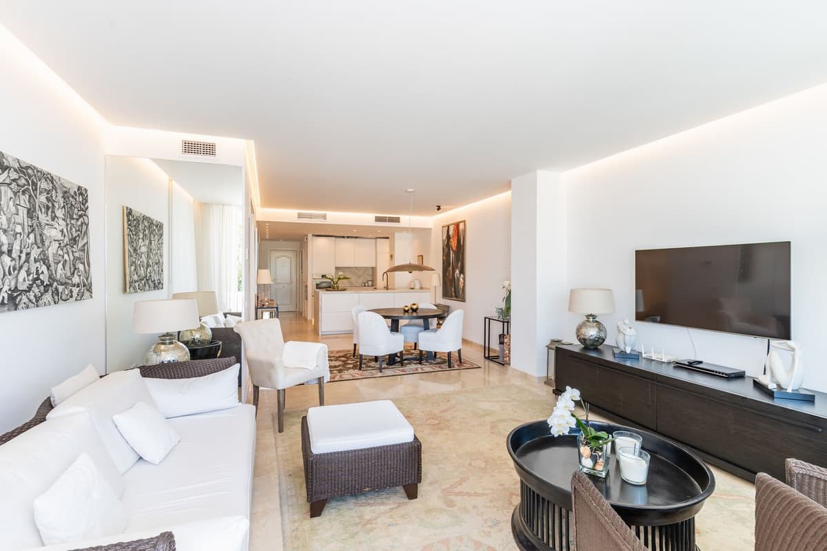 Middle Floor Apartment in Estepona — photo 8 of 10