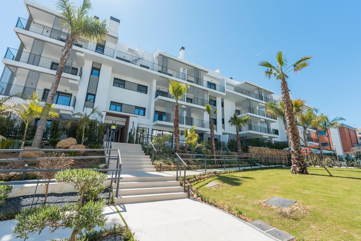 Middle Floor Apartment in Estepona — photo 1 of 10
