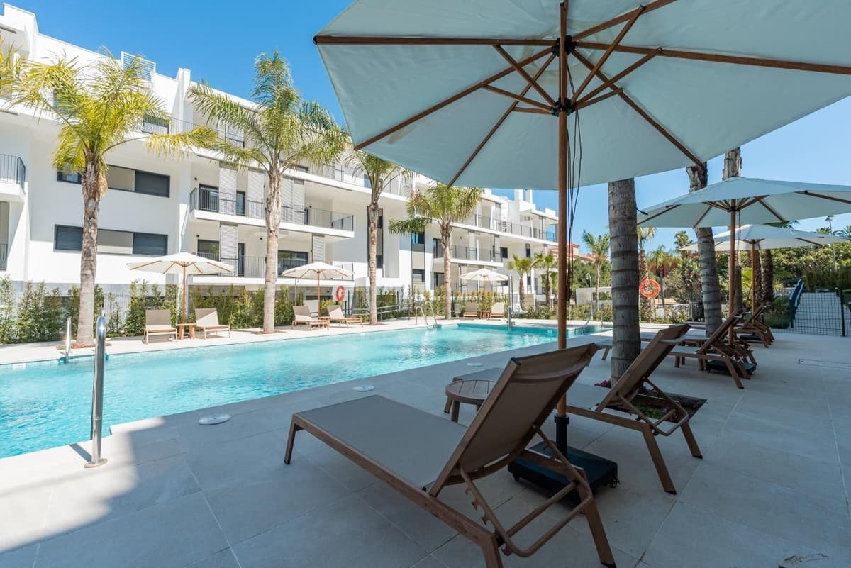 Middle Floor Apartment in Estepona — photo 2 of 10