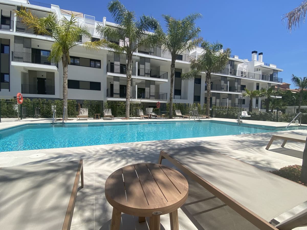 Middle Floor Apartment in Estepona — photo 3 of 10