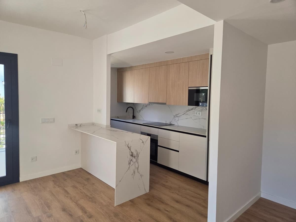 Middle Floor Apartment in Estepona — photo 6 of 10