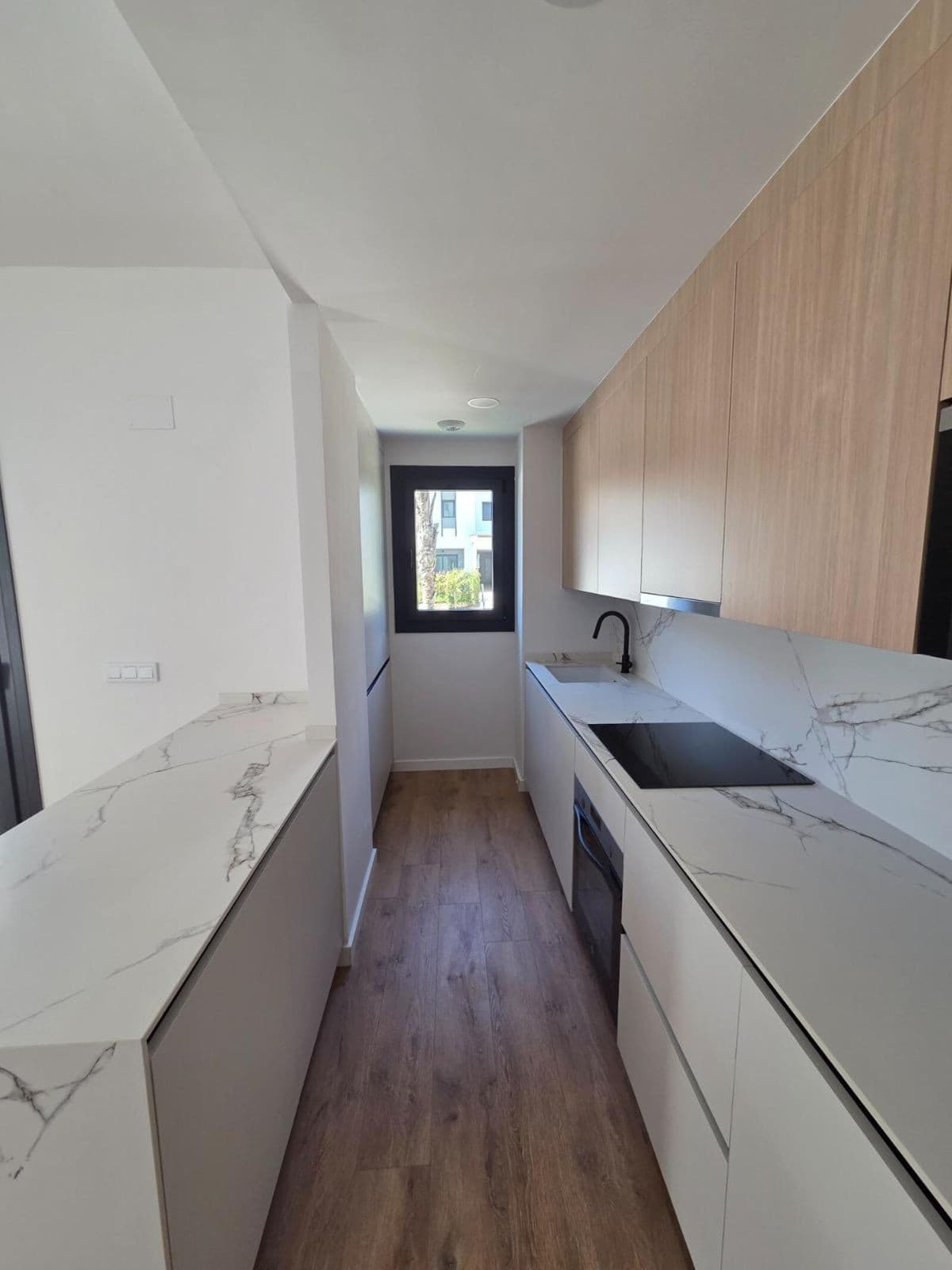 Middle Floor Apartment in Estepona — photo 7 of 10